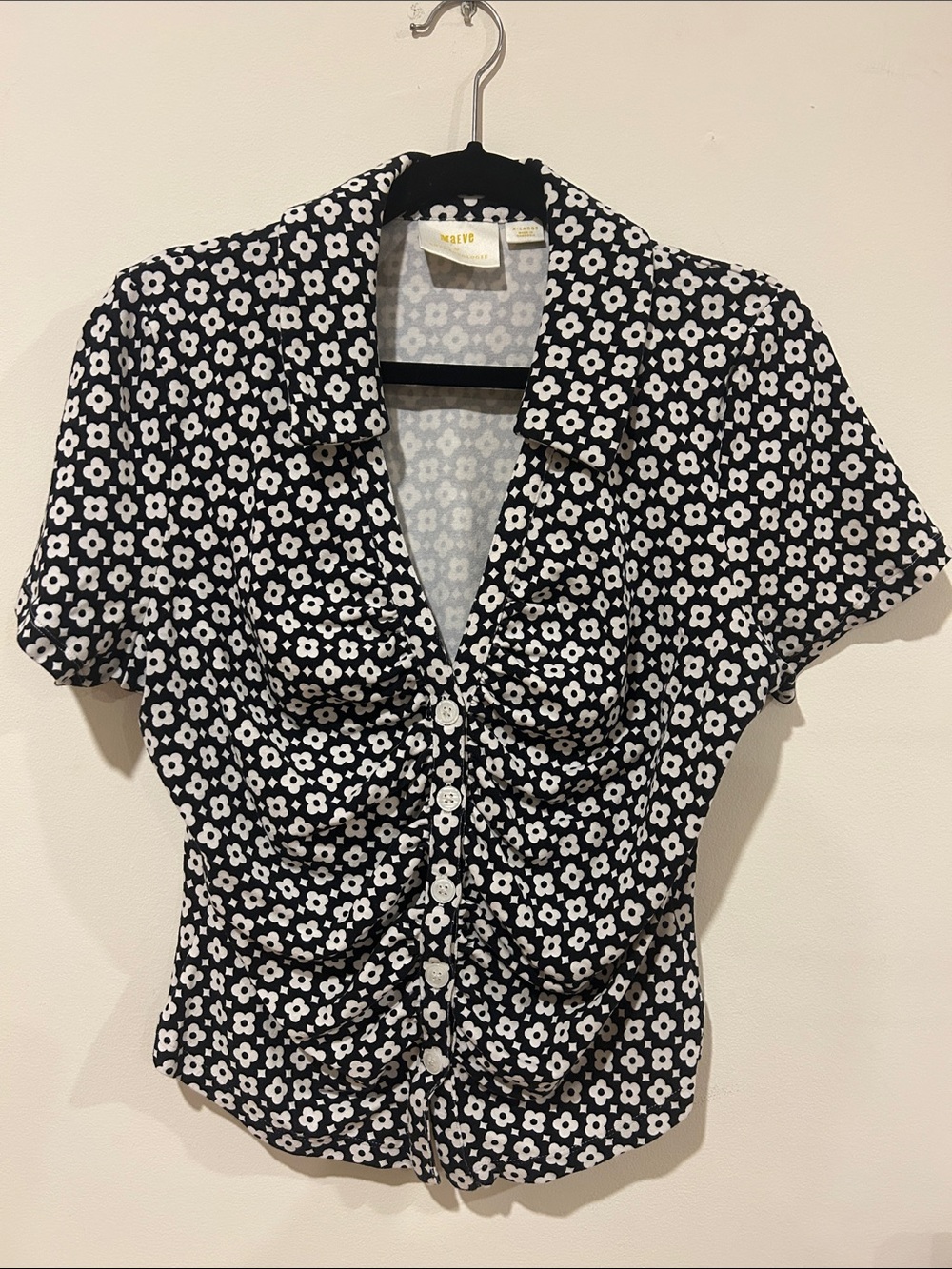 Maeve Black & White Floral Ruched Button-Down Top